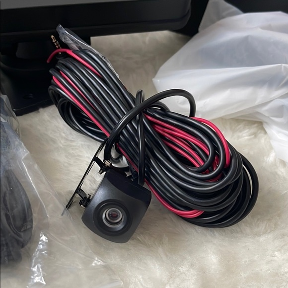 Sleek Black GPS Navigation System - Picture 12 of 14